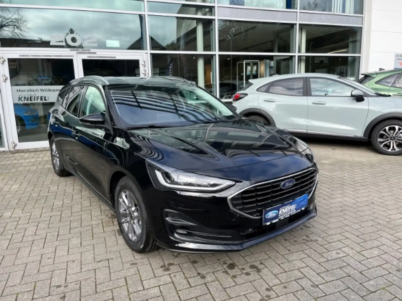 Ford Focus Turnier Titanium X 1.0 EcoBo.dig. Cockpit Rückfahr — Galería del vehículo 3