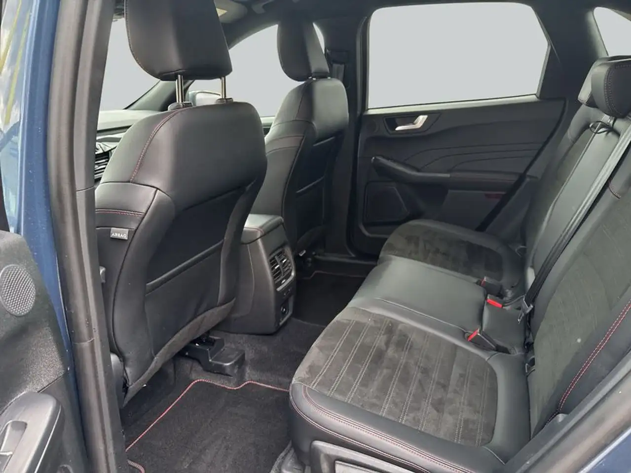 Ford Kuga 1.5 EcoBoost ST-LINE X — Galería del vehículo 10