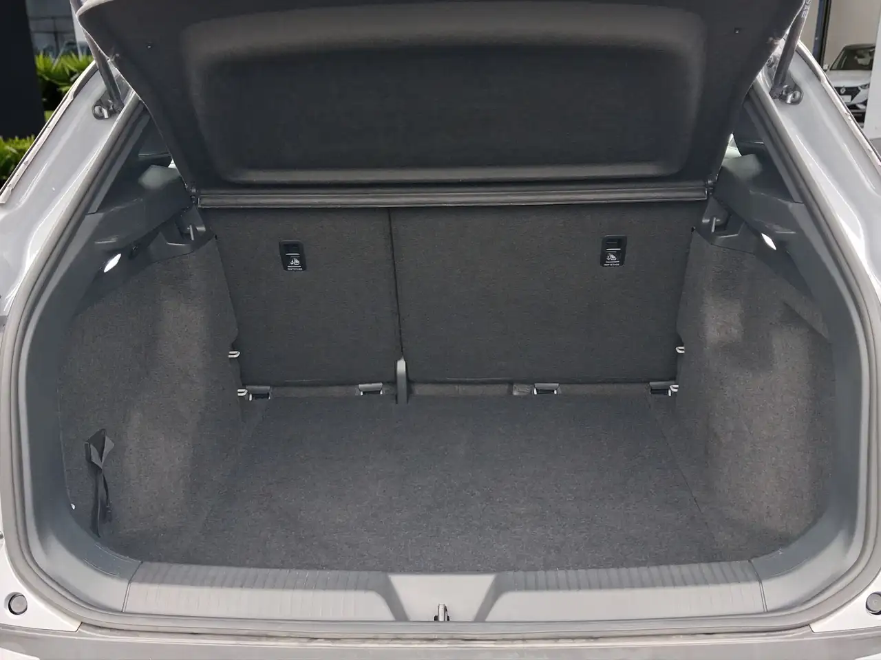 Volkswagen ID.4 Pure Pure mit Infotainment-Paket — معرض صور السيارة 23