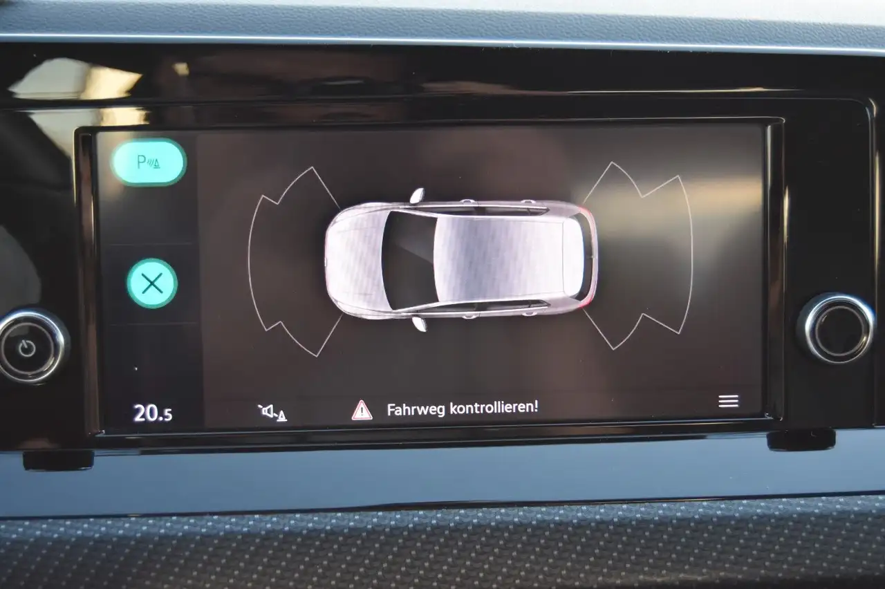 Volkswagen Golf VIII 1,5 TSI Lim. R-Line LED/Carplay/18" — Galería del vehículo 16