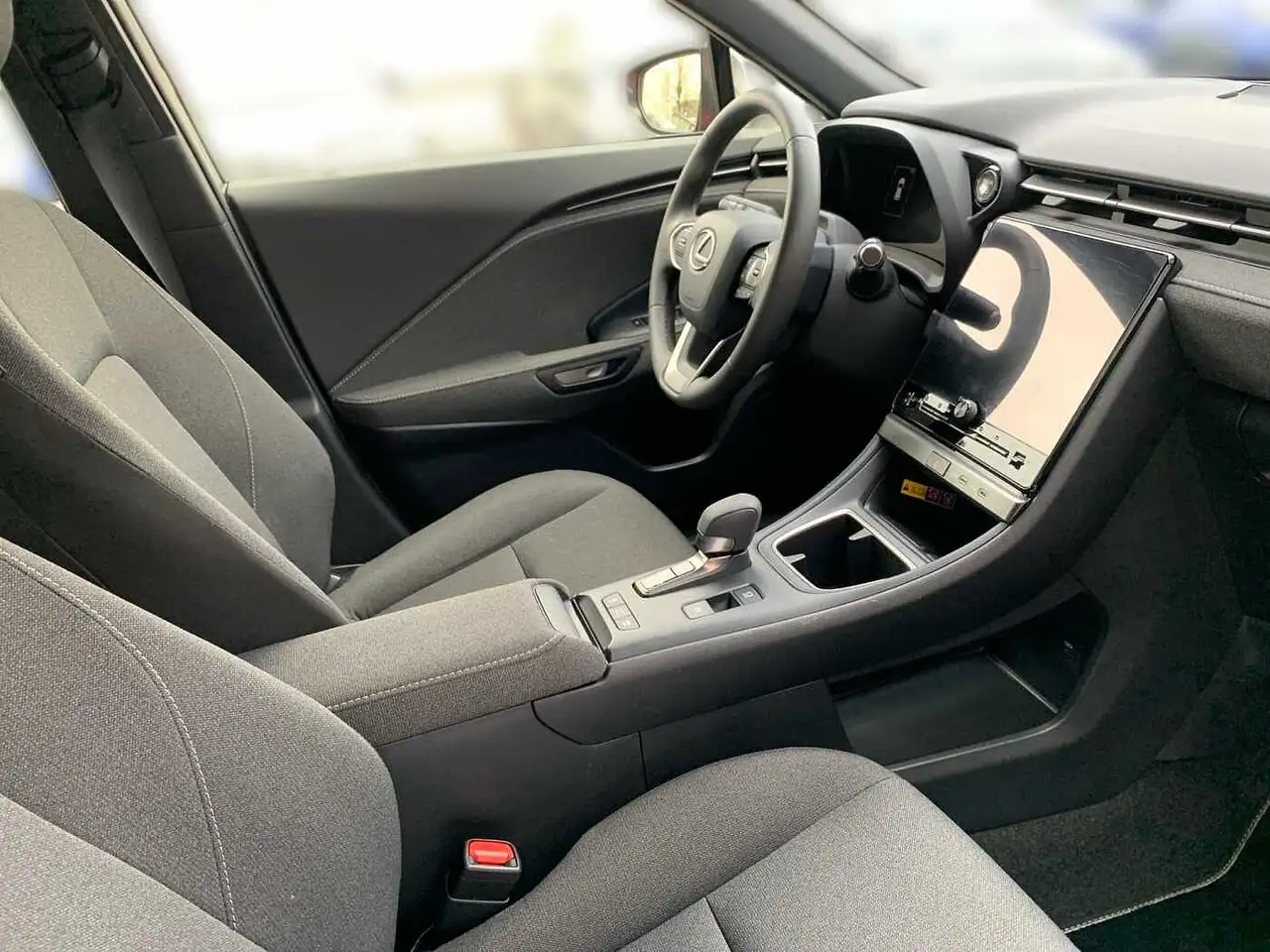 Lexus LBX 1.5 Hybrid + Komfortpaket Allwetterreifen — معرض صور السيارة 6