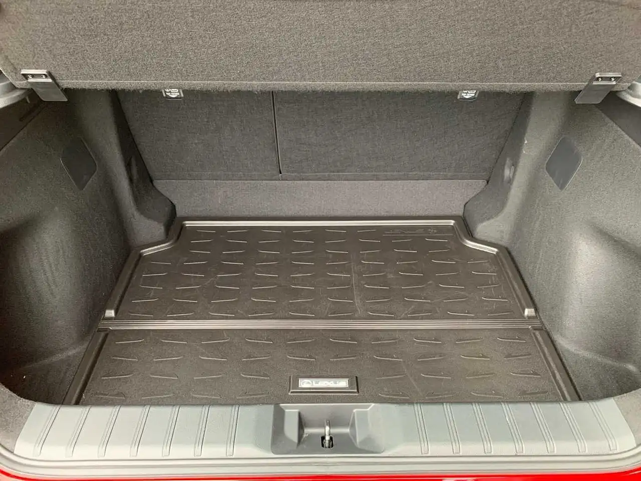 Lexus LBX 1.5 Hybrid + Komfortpaket Allwetterreifen — معرض صور السيارة 10