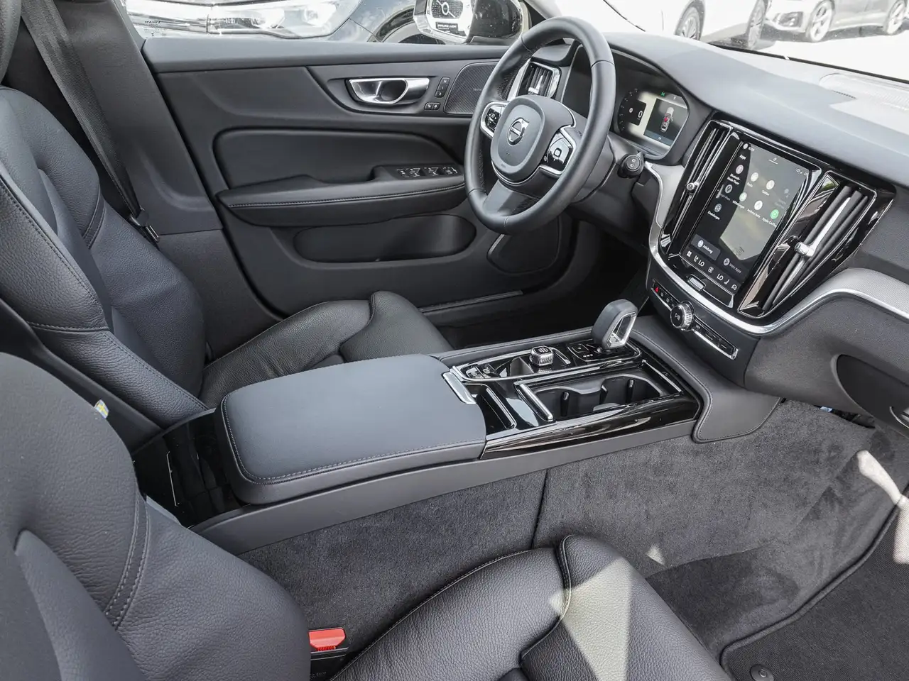 Volvo V60 T8 AWD Plus Dark Plug-in Hybrid STANDHZG 360° — Galería del vehículo 8