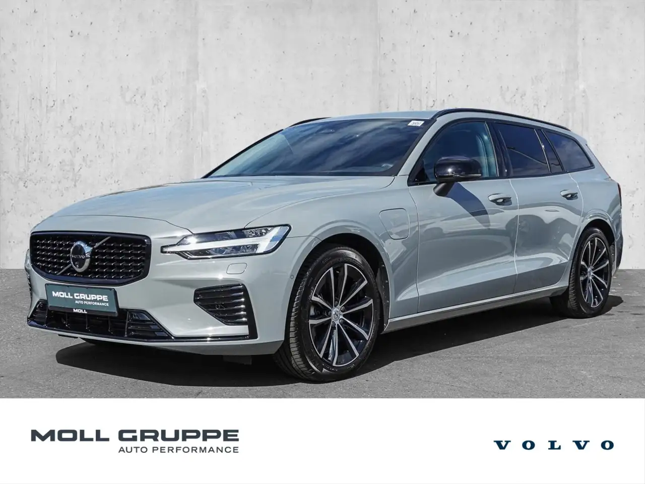 Volvo V60 T8 AWD Plus Dark Plug-in Hybrid STANDHZG 360° — Düsseldorf