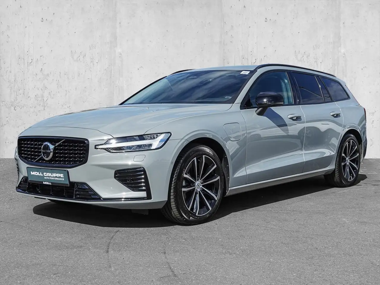 Volvo V60 T8 AWD Plus Dark Plug-in Hybrid STANDHZG 360° — Galería del vehículo 2