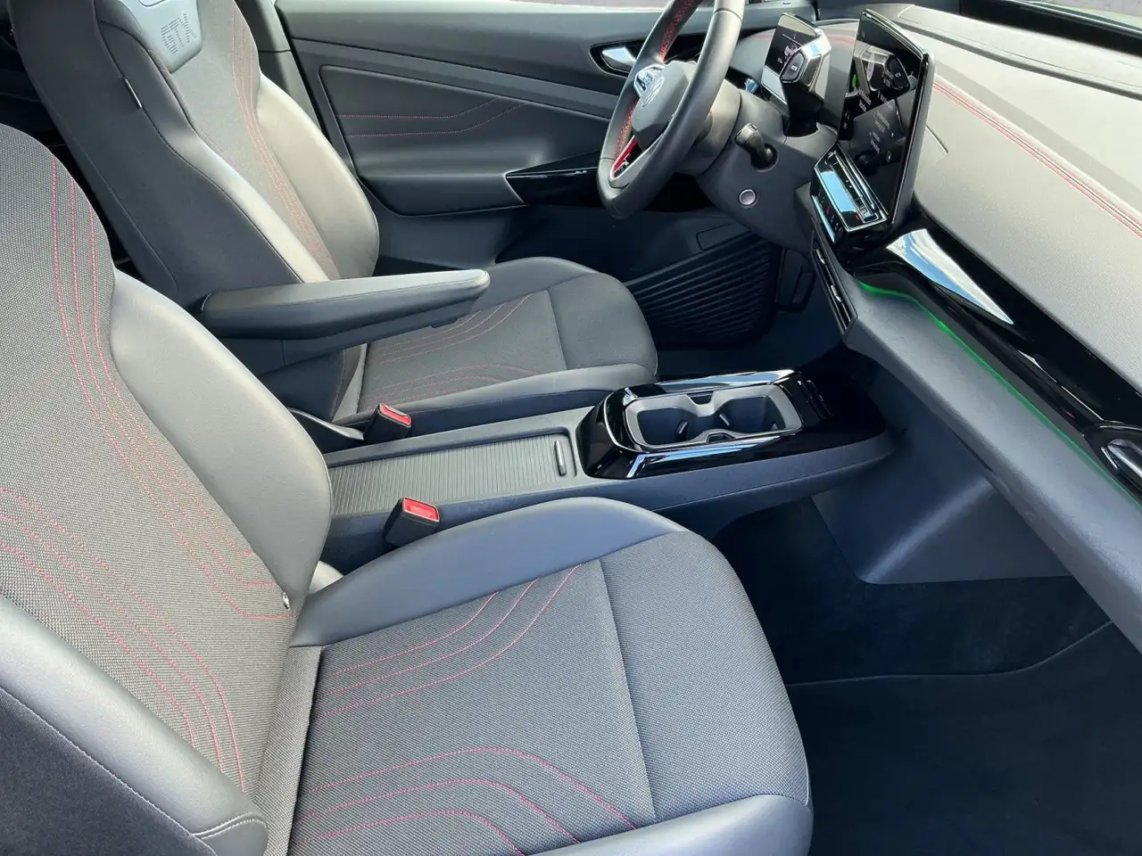 Volkswagen ID.5 GTX 220kW (82kWh) MATRIX+NAVI+ACC+SHZ+20Z. — معرض صور السيارة 13