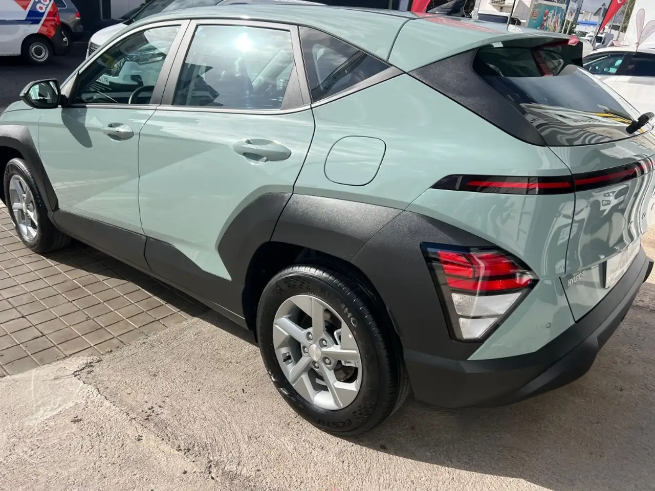 Hyundai KONA 1.0 TGDI Maxx 4x2 DT — Galería del vehículo 4