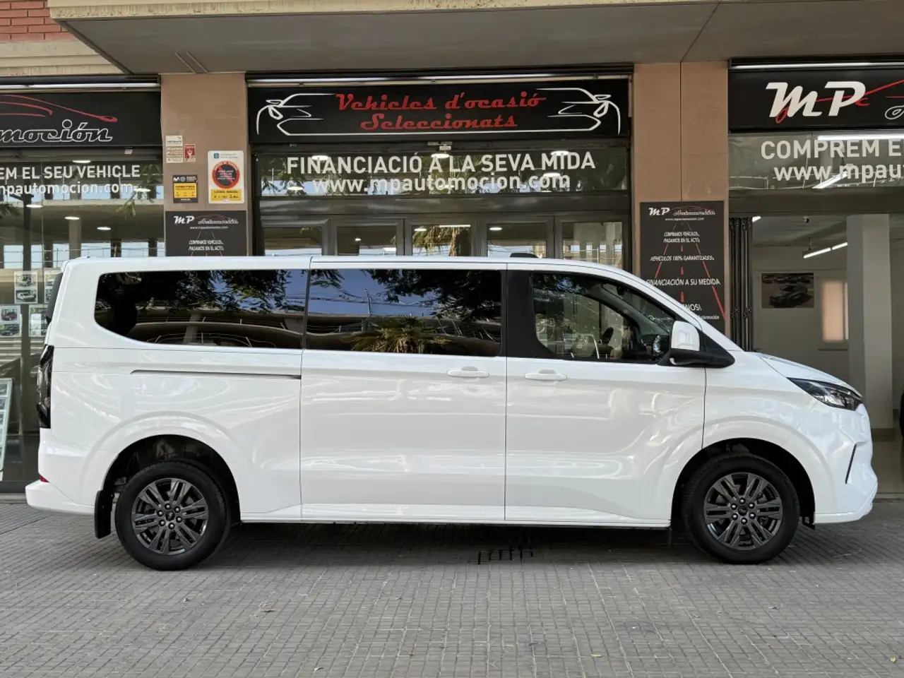 Ford Tourneo Custom 2.0 EcoBlue Titanium Aut. 170 — Galerie du véhicule 4