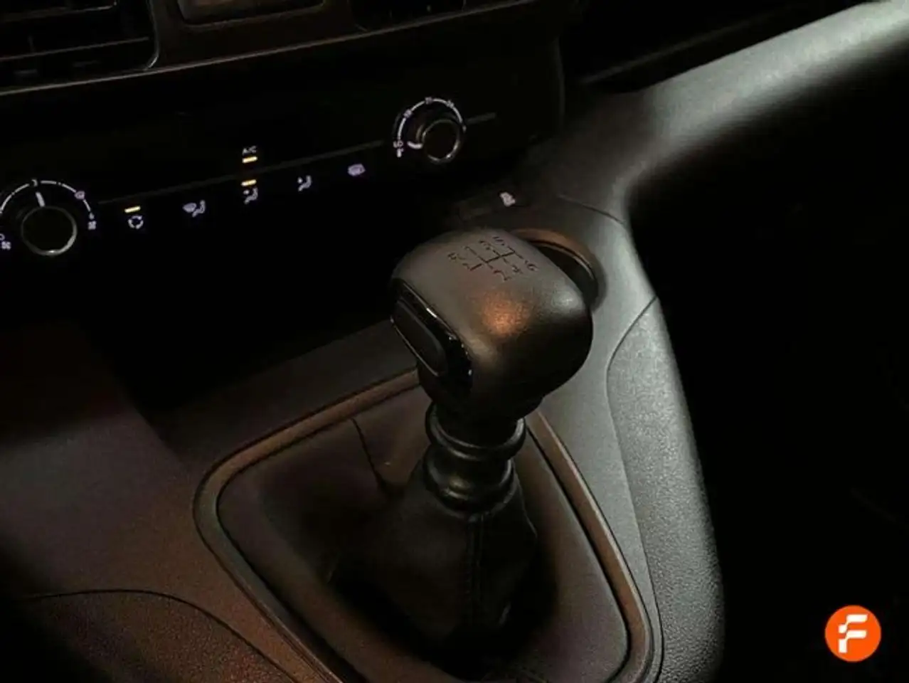 Citroen Berlingo Talla XL BlueHDi 100 S&S PLUS - 4P (2024) — معرض صور السيارة 14
