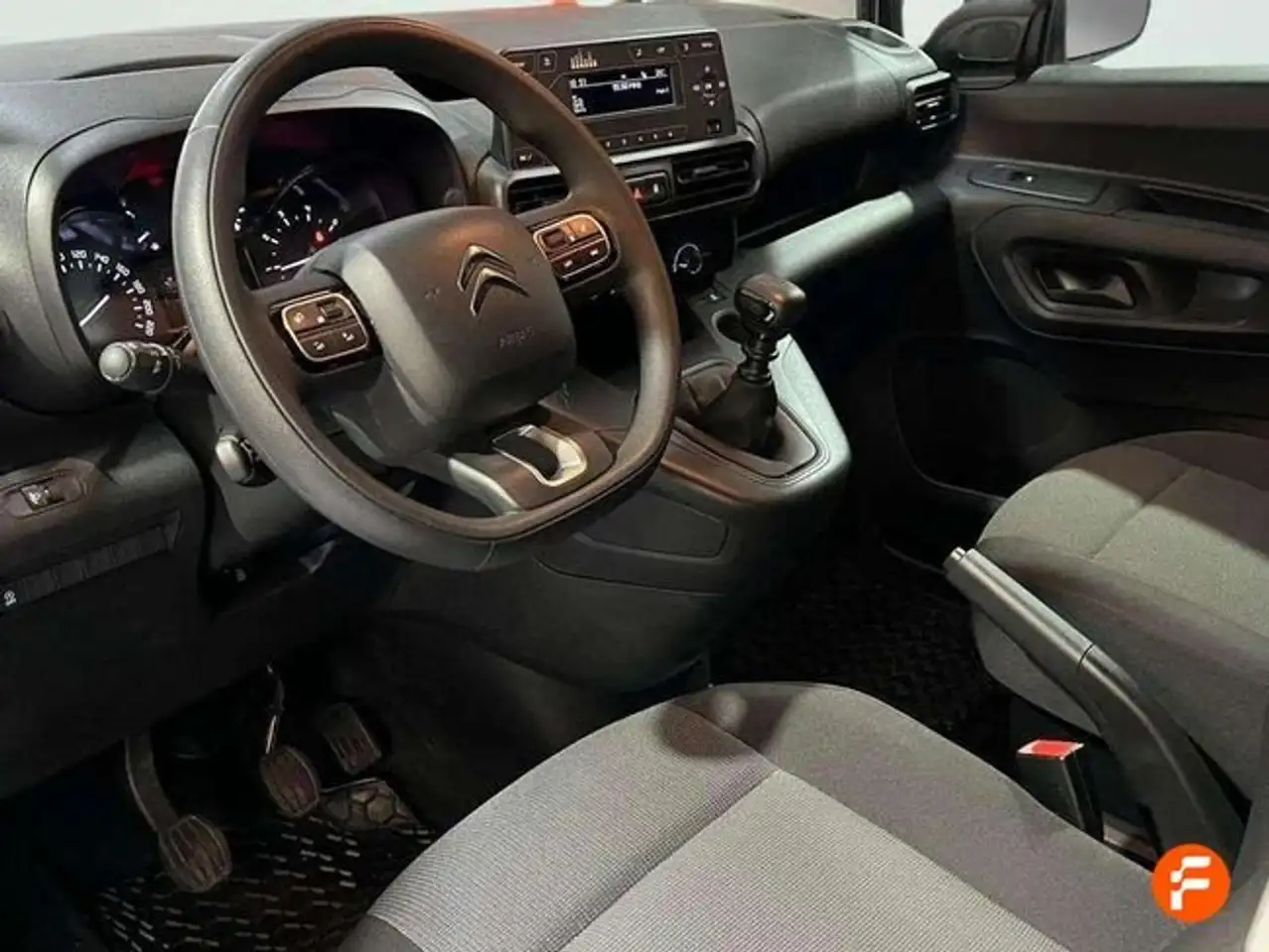 Citroen Berlingo Talla XL BlueHDi 100 S&S PLUS - 4P (2024) — معرض صور السيارة 8
