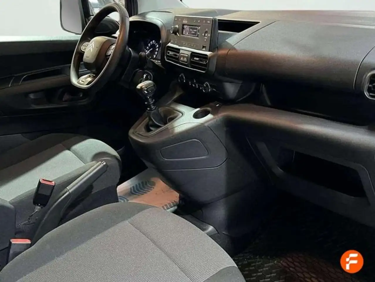 Citroen Berlingo Talla XL BlueHDi 100 S&S PLUS - 4P (2024) — معرض صور السيارة 9