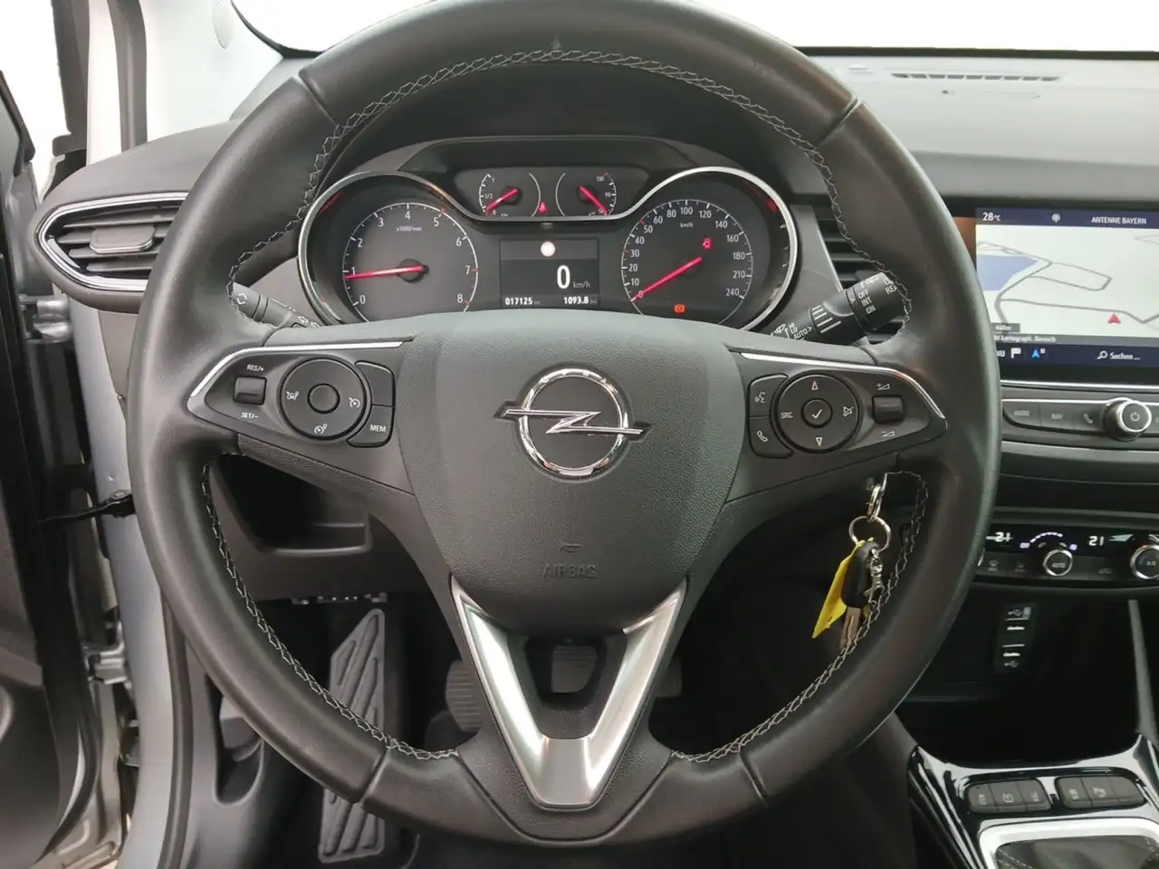 Opel Crossland Elegance Paket Kamera, Allwetterreifen — معرض صور السيارة 14