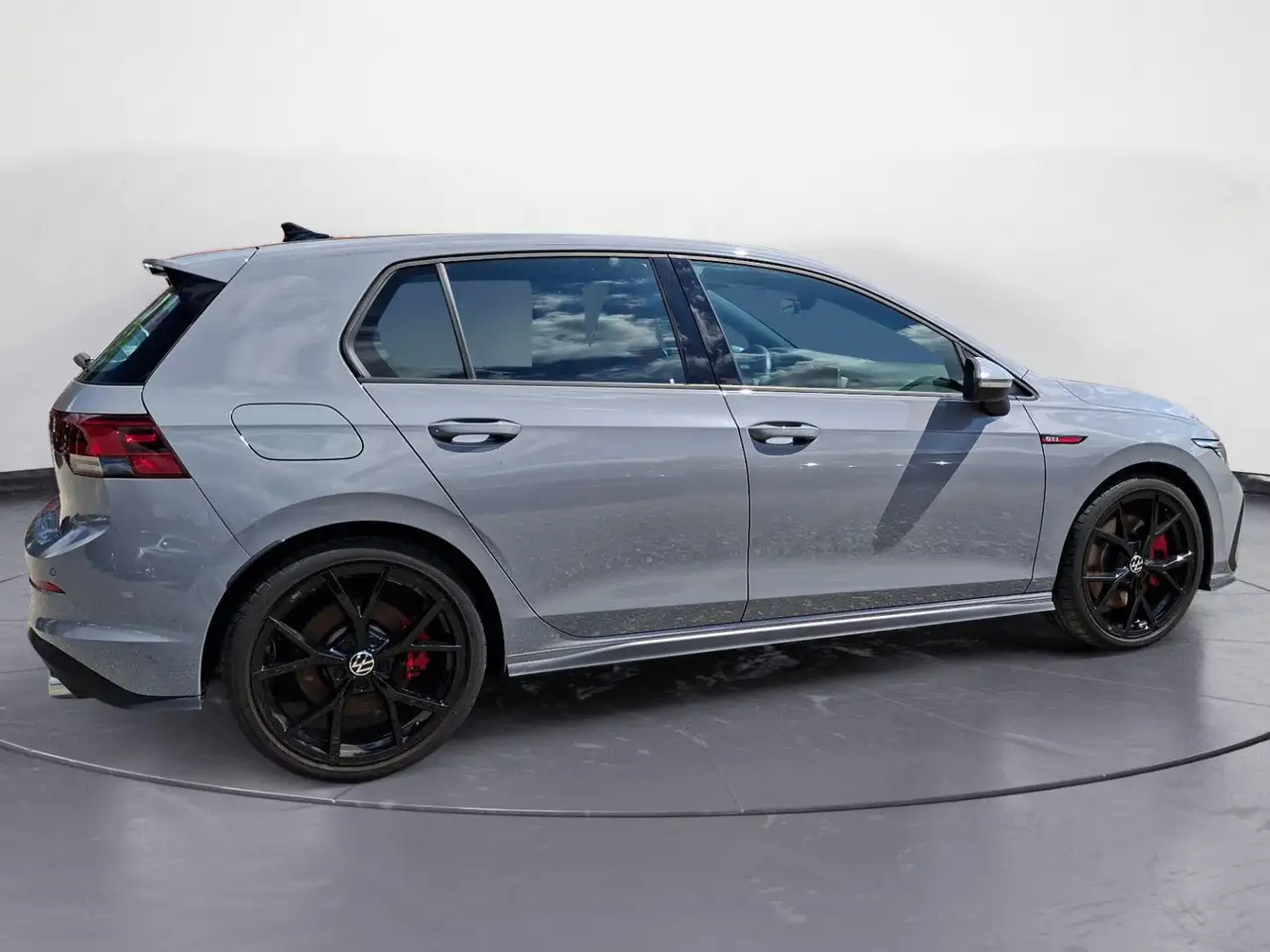 Volkswagen Golf GTI 2.0 TSI DIG.-COCKPIT*PDC*LED*CARPLAY*TE — معرض صور السيارة 5