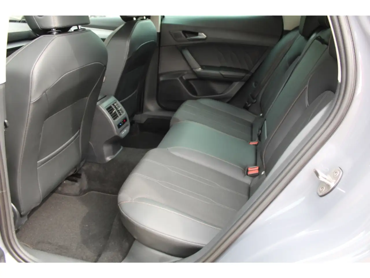 CUPRA Formentor 1.5 TSI DSG 5-J-GARANTIE FULL LINK GRA SHZ LIGHT A — Vehicle gallery 16
