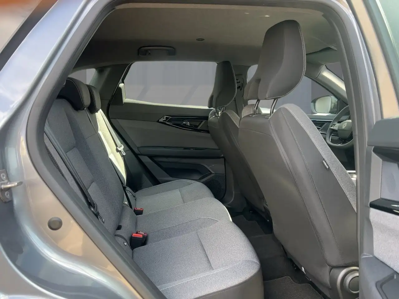 Renault Austral 1.3 TCE 160 EVOLUTION AUTOMATIK — Galería del vehículo 9