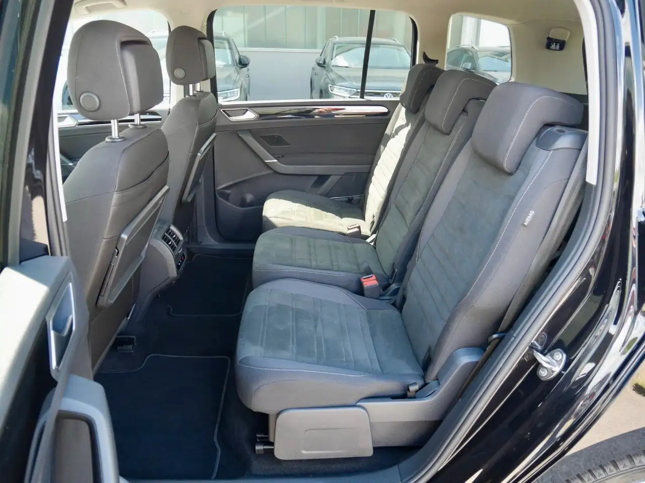 Volkswagen Touran 1.5 TSI DSG "Highline R-Line"AHK+LED+Kam. — Galería del vehículo 11