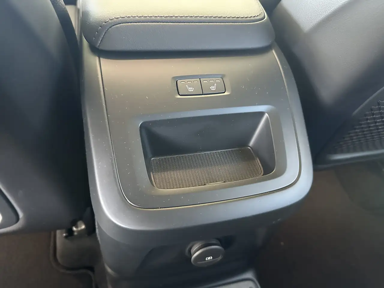 Volvo XC60 T6 Twin Recharge Ultimate Dark Auto — معرض صور السيارة 13