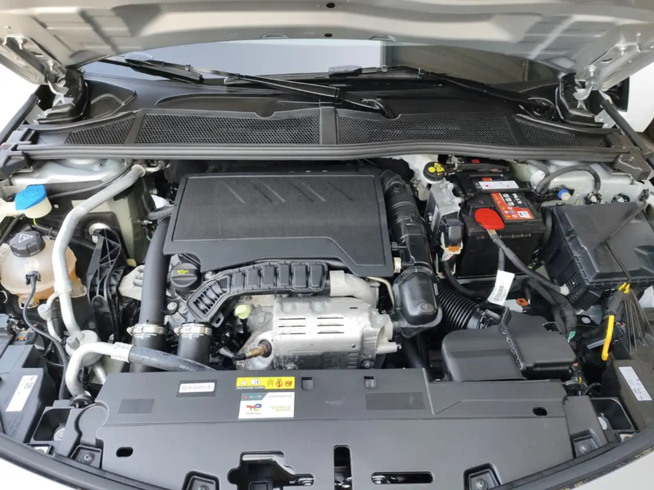 Opel Astra ST GS 1.2 Turbo +Allwetter+Sitzhzg.+Lenkradhzg.+AG — Galería del vehículo 17