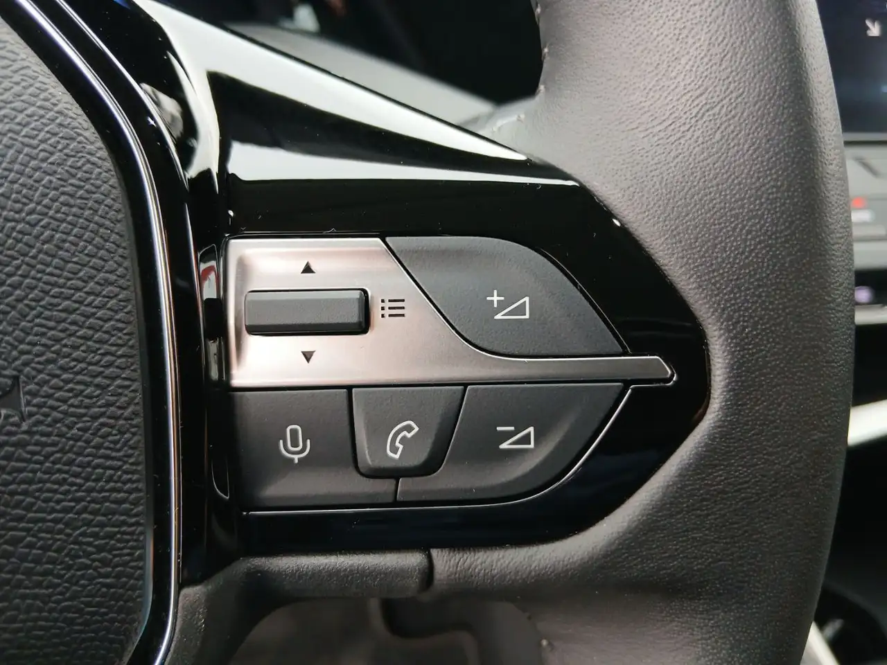 Peugeot 308 1.2 PureTech 130 ACTIVE ACC+LED+SHZ+Winterp. — Galerie du véhicule 19
