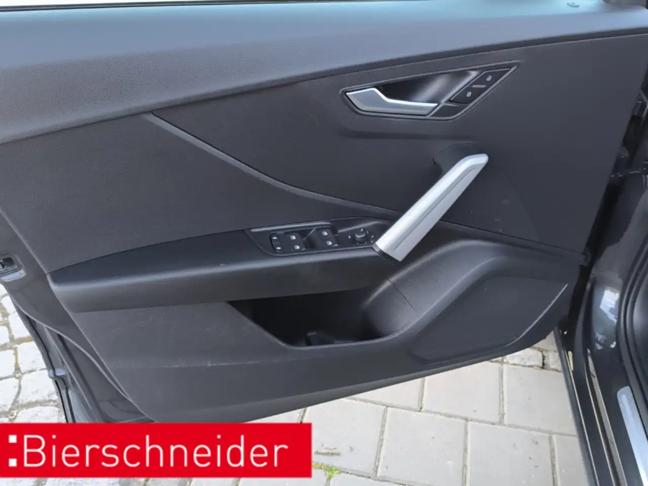 Audi Q2 35 TFSI advanced PDC RFK SHZ — Vehicle gallery 14