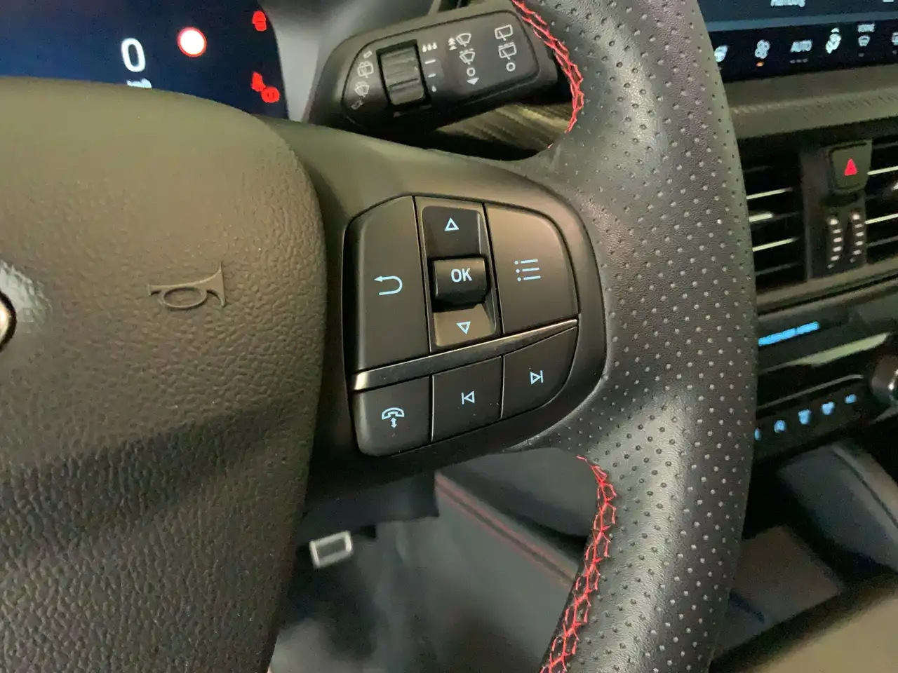 Ford Kuga ST-Line X Aut.*360GRAD*LED-MATRIX*NAVI*GRA*WINTER- — Galería del vehículo 23