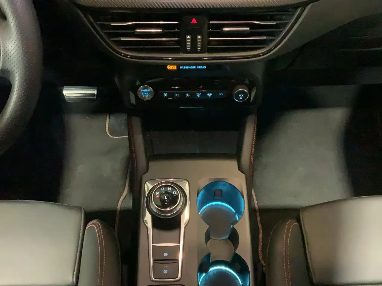 Ford Kuga ST-Line X Aut.*360GRAD*LED-MATRIX*NAVI*GRA*WINTER- — Galería del vehículo 14