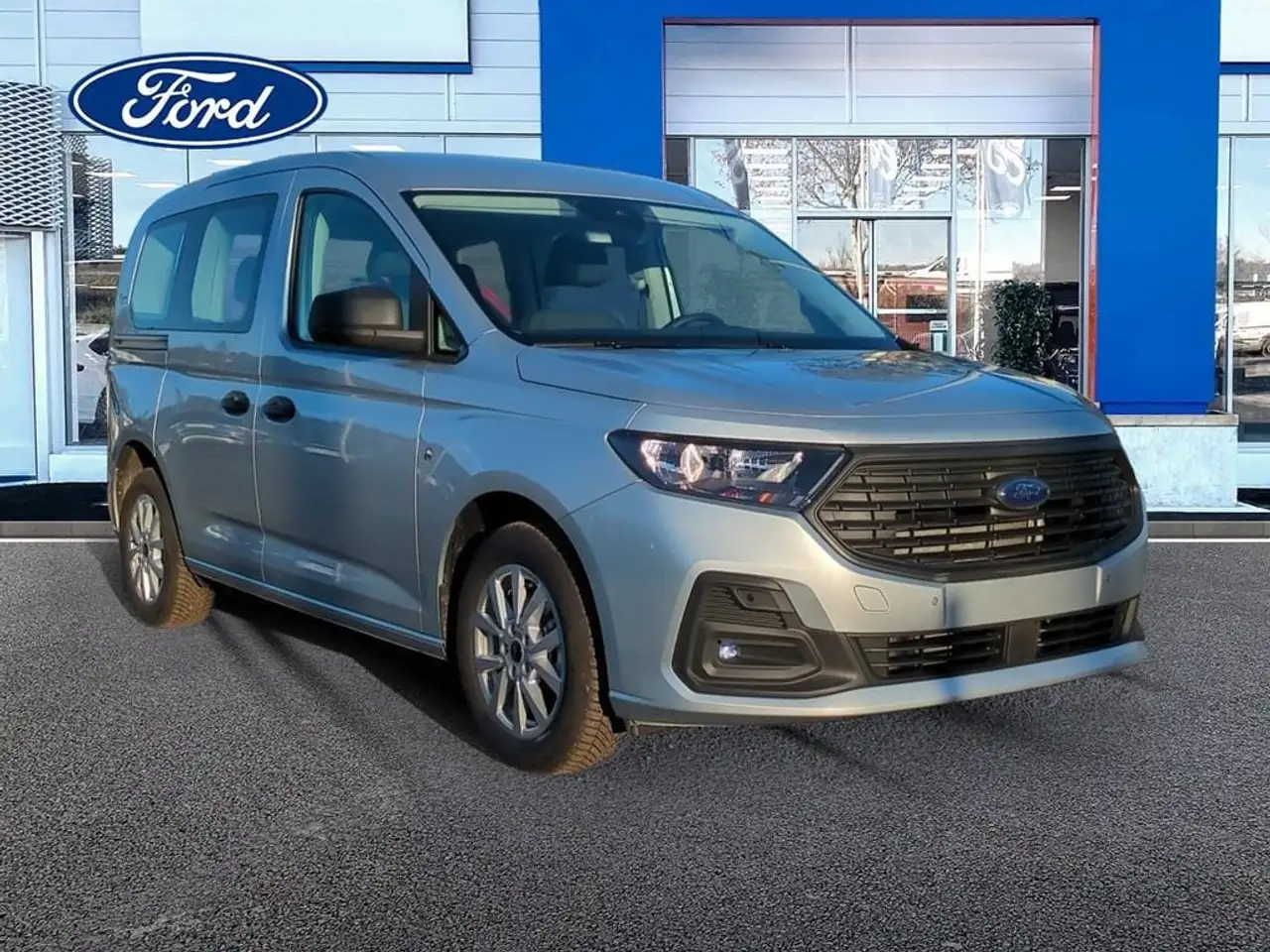 Ford Tourneo Connect 2.0 Ecoblue SWB L1 Trend 102 — معرض صور السيارة 3