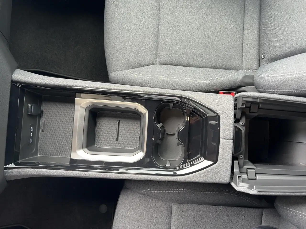 Renault Austral Evolution Mild Hybrid 160 Automatik SHZ BT — Vehicle gallery 15