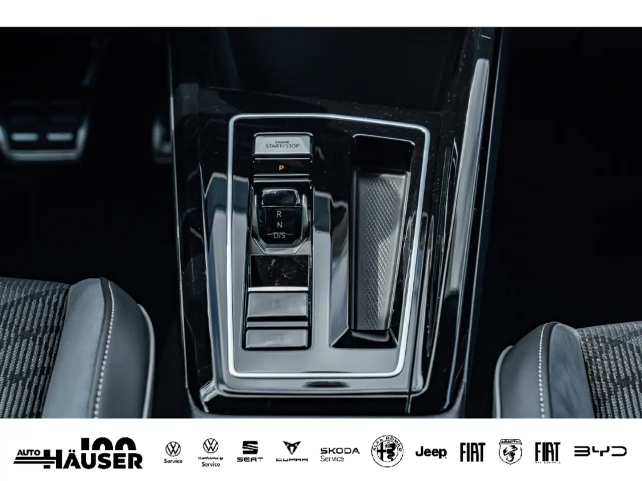 Volkswagen Golf VIII R-Line 1.5 eTSI DSG AHK H&K BLACK-STYLE NAVI — معرض صور السيارة 18