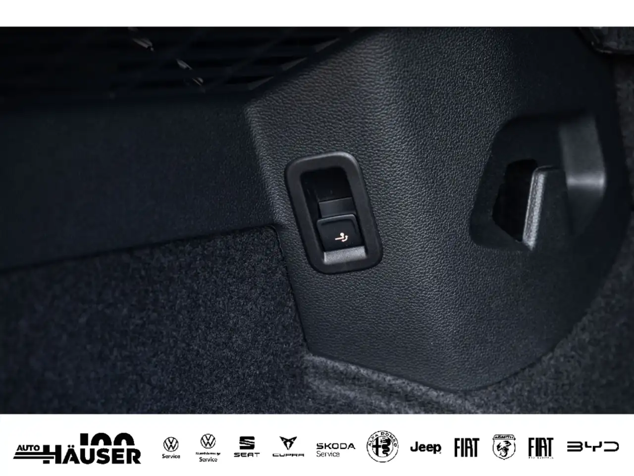 Volkswagen Golf VIII R-Line 1.5 eTSI DSG AHK H&K BLACK-STYLE NAVI — معرض صور السيارة 11
