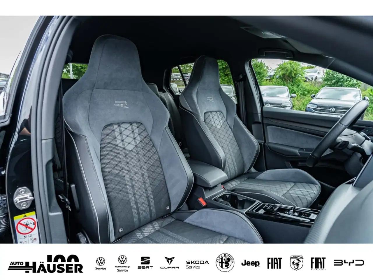 Volkswagen Golf VIII R-Line 1.5 eTSI DSG AHK H&K BLACK-STYLE NAVI — معرض صور السيارة 12