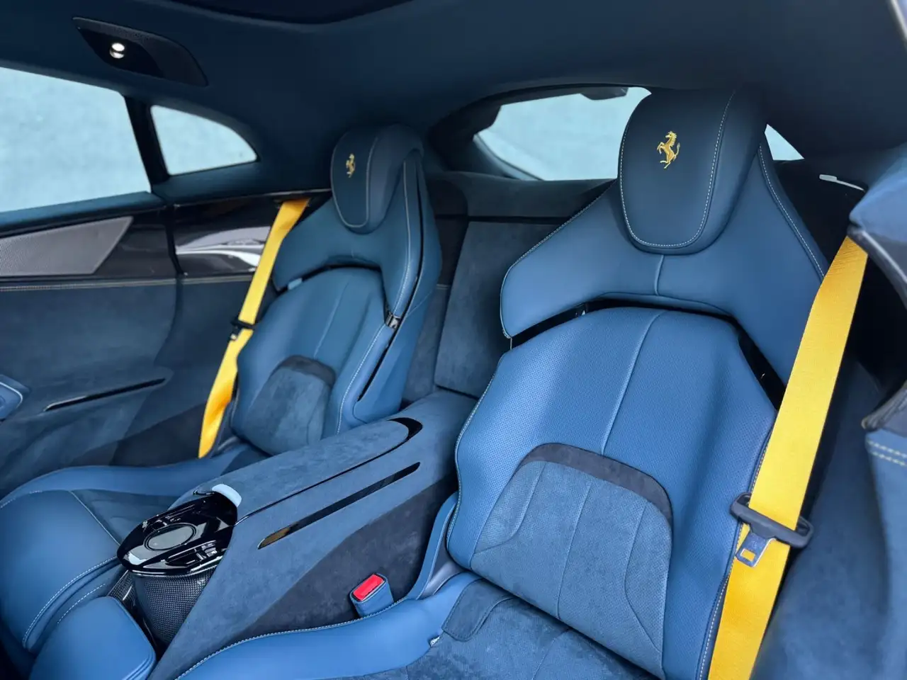 Ferrari Purosangue NOVITEC ESTESO BLUE CARBON 1 of 1 — Galería del vehículo 35