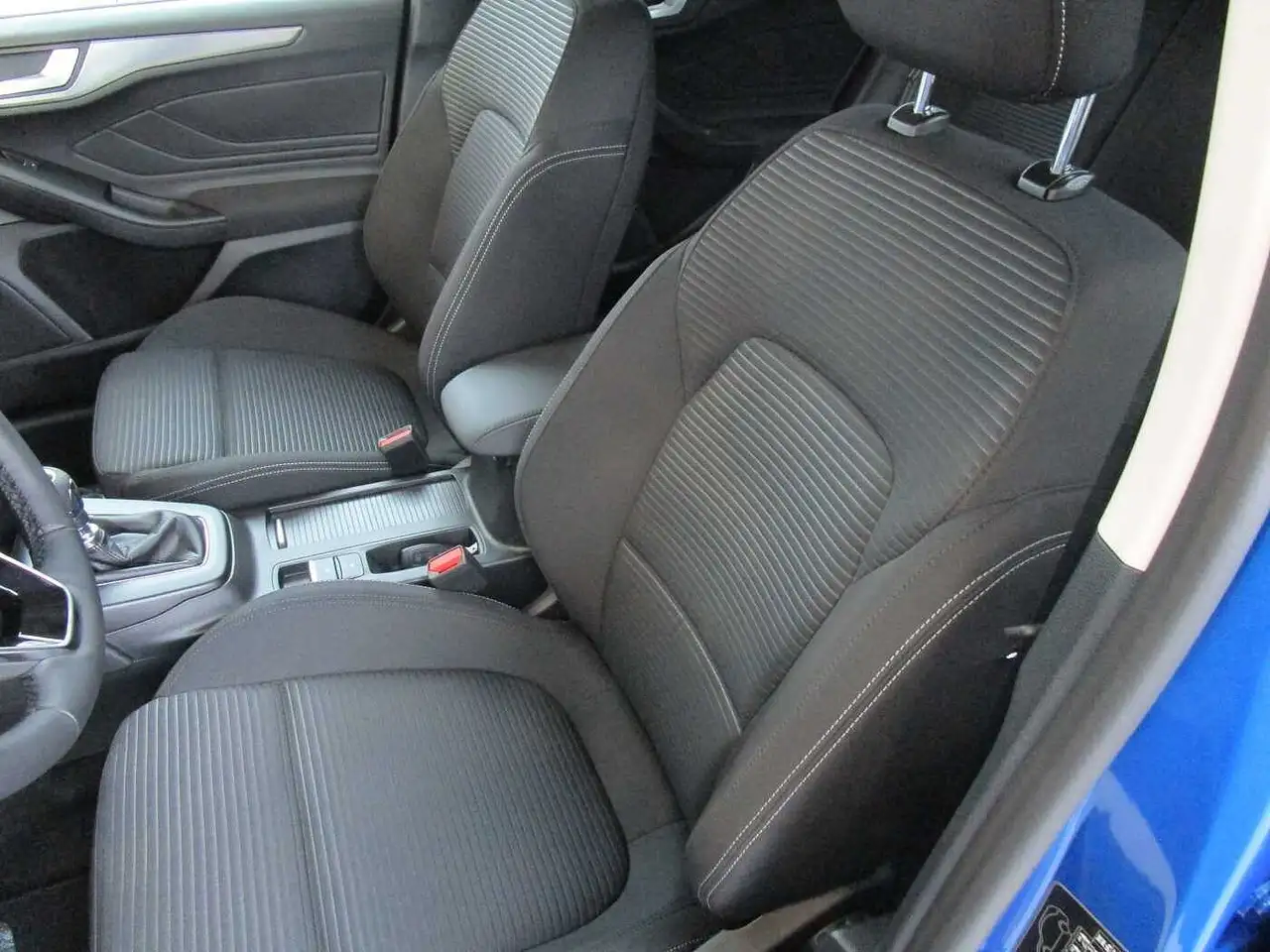 Ford Focus Turnier 1.0 EB MHEV TITANIUM/RFK/PPS/SHZ/FSB — Vehicle gallery 8