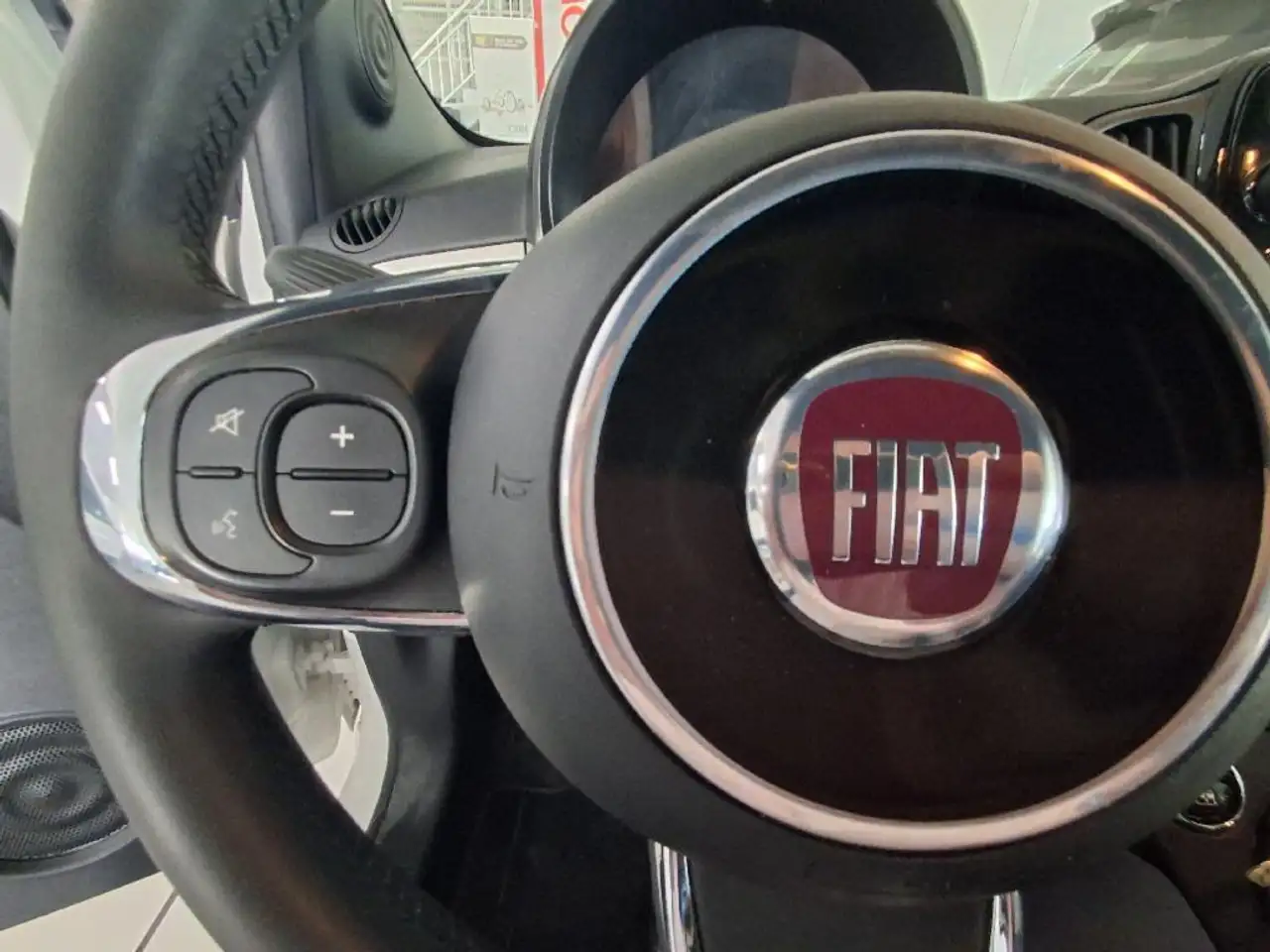 Fiat 500 1.0 HYBRID DOLCEVITA — Vehicle gallery 10