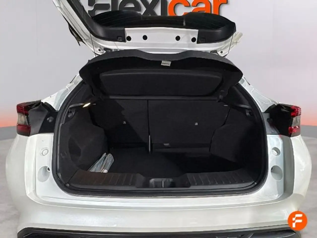 Nissan Juke DIG-T 84 kW (114 CV) 6M/T Acenta — Vehicle gallery 8