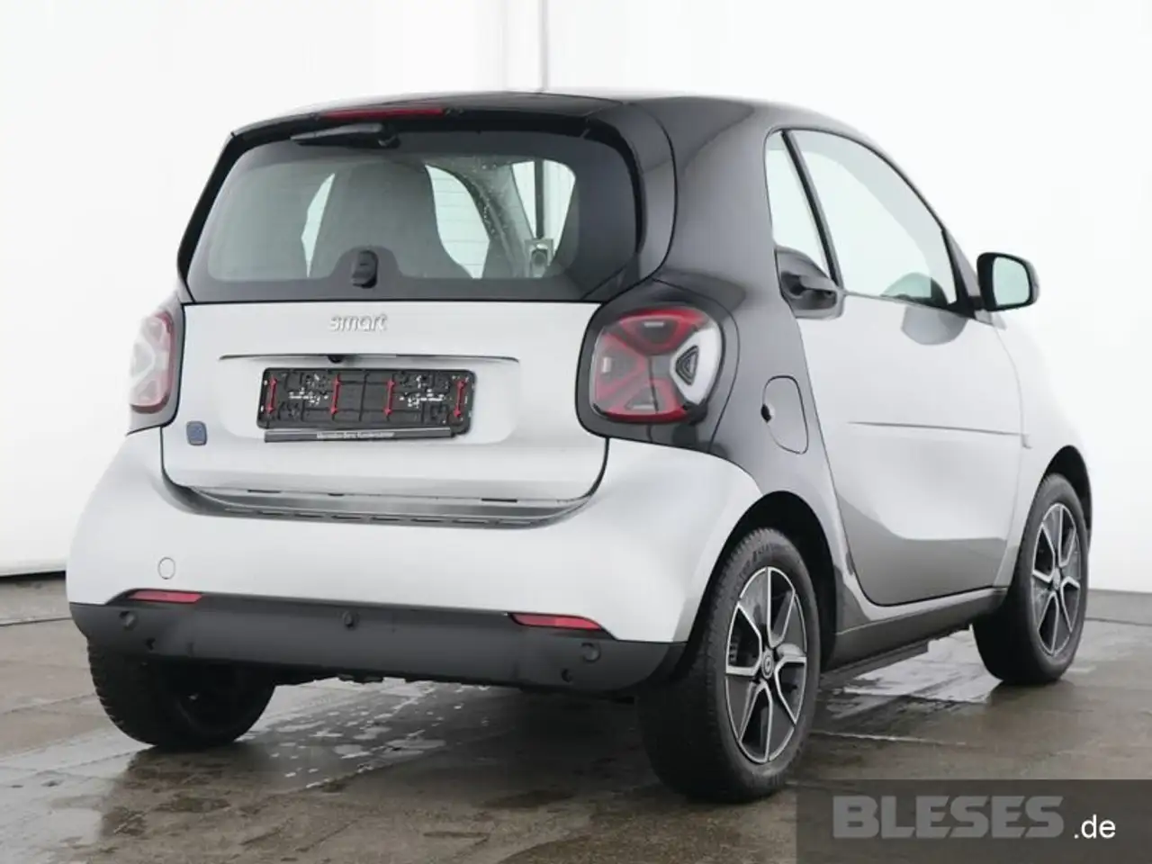 smart forTwo EQ passion Exclusive +22 kW+ RüKam+SHZ+Allwetter — Vehicle gallery 2