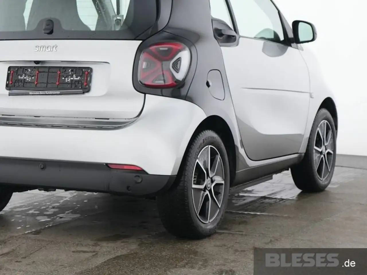 smart forTwo EQ passion Exclusive +22 kW+ RüKam+SHZ+Allwetter — Vehicle gallery 4