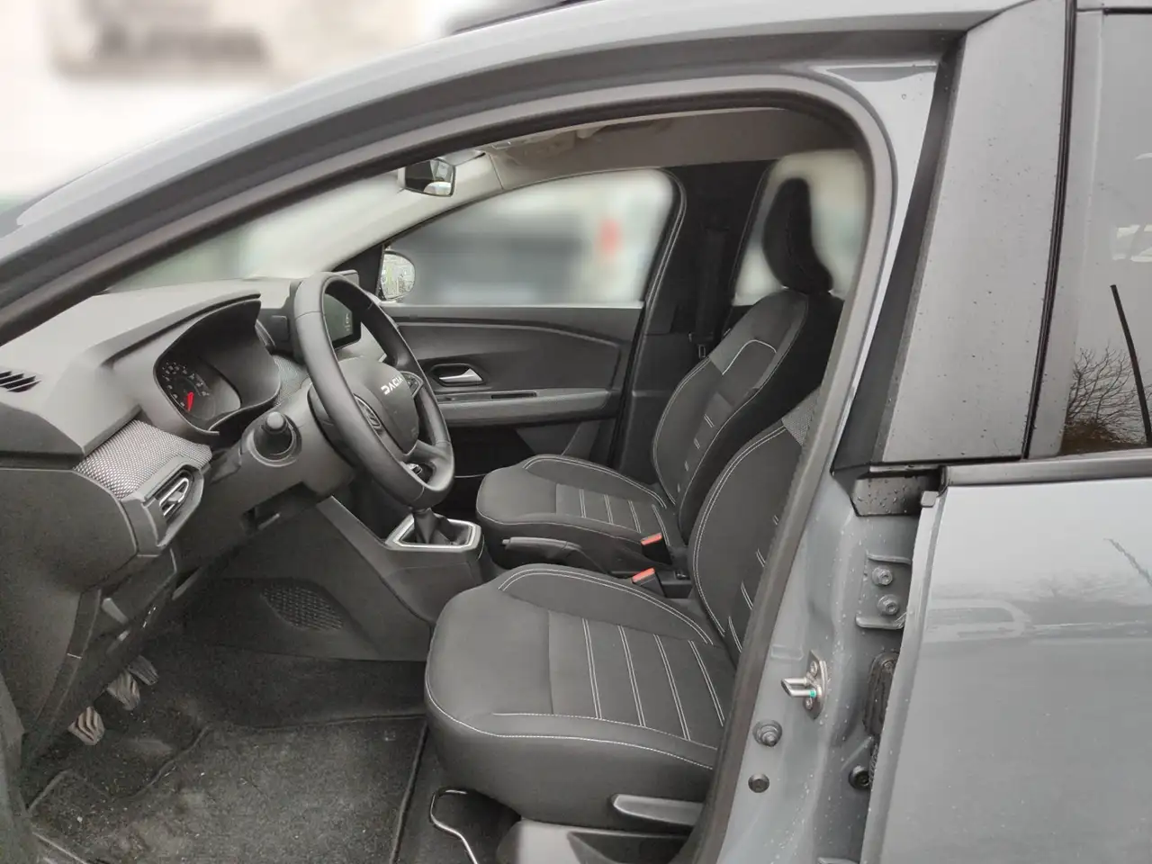 Dacia Jogger Expression TCe 110 7-Sitzer — Vehicle gallery 8