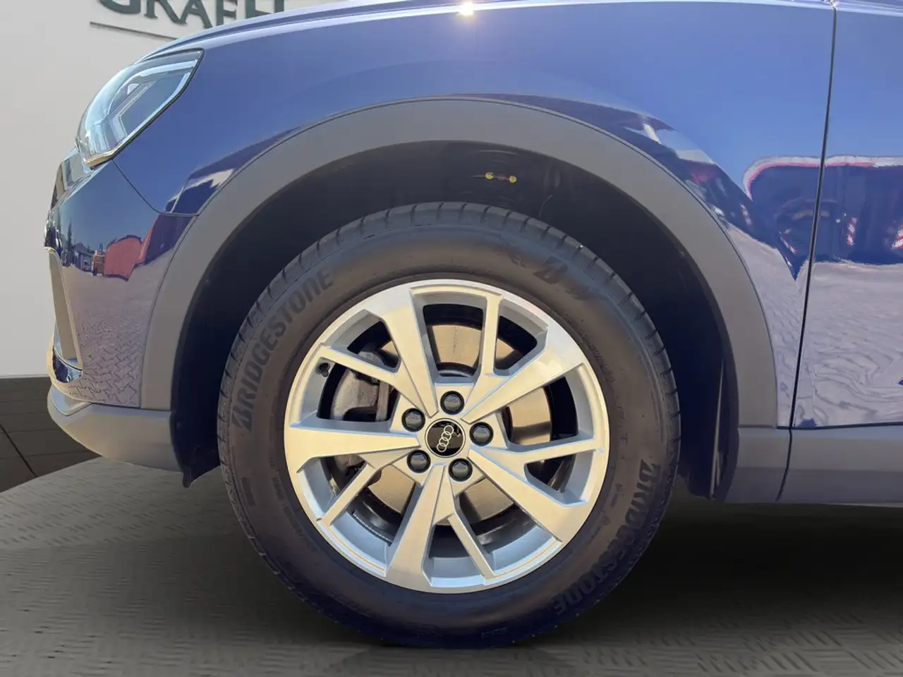Audi Q3 40 TFSI quattro S tronic Matrix-Business-MMI — معرض صور السيارة 3