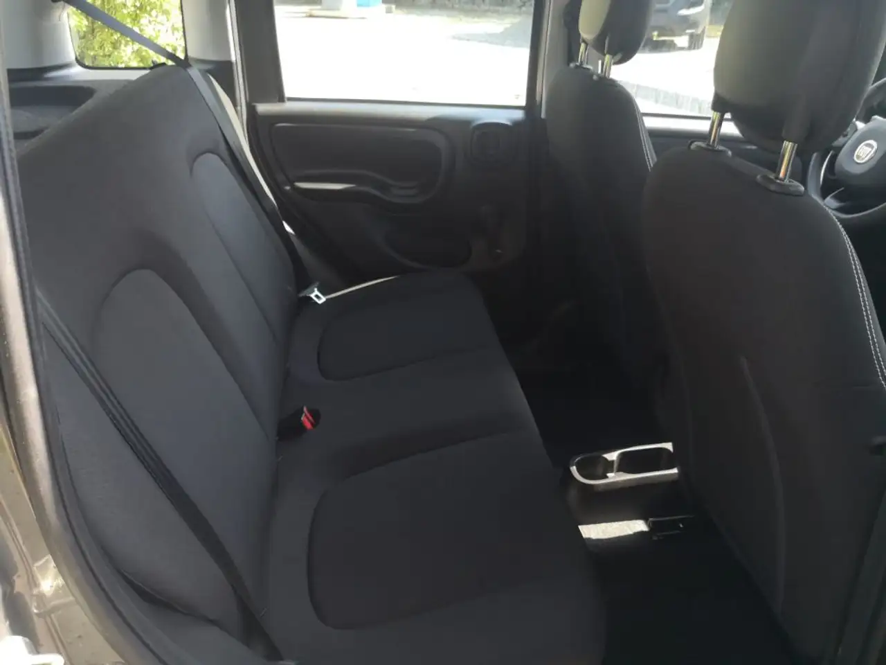 Fiat Panda 1.0 Hybrid (70PS) inkl. 7"-Radio, Handyspiegelung — Galería del vehículo 13
