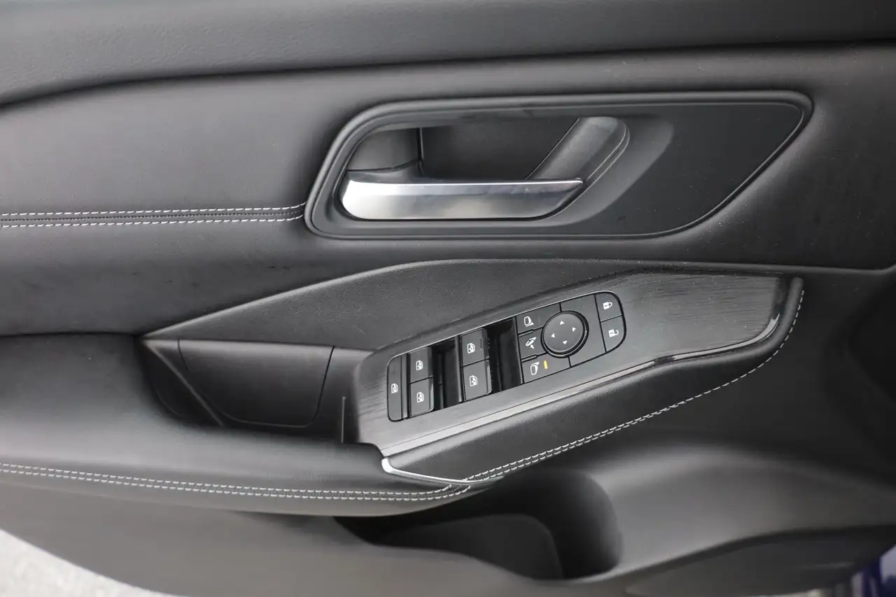 Nissan Qashqai N-Connecta 1.3 Dig-T LED ACC Navi Pano — Vehicle gallery 23