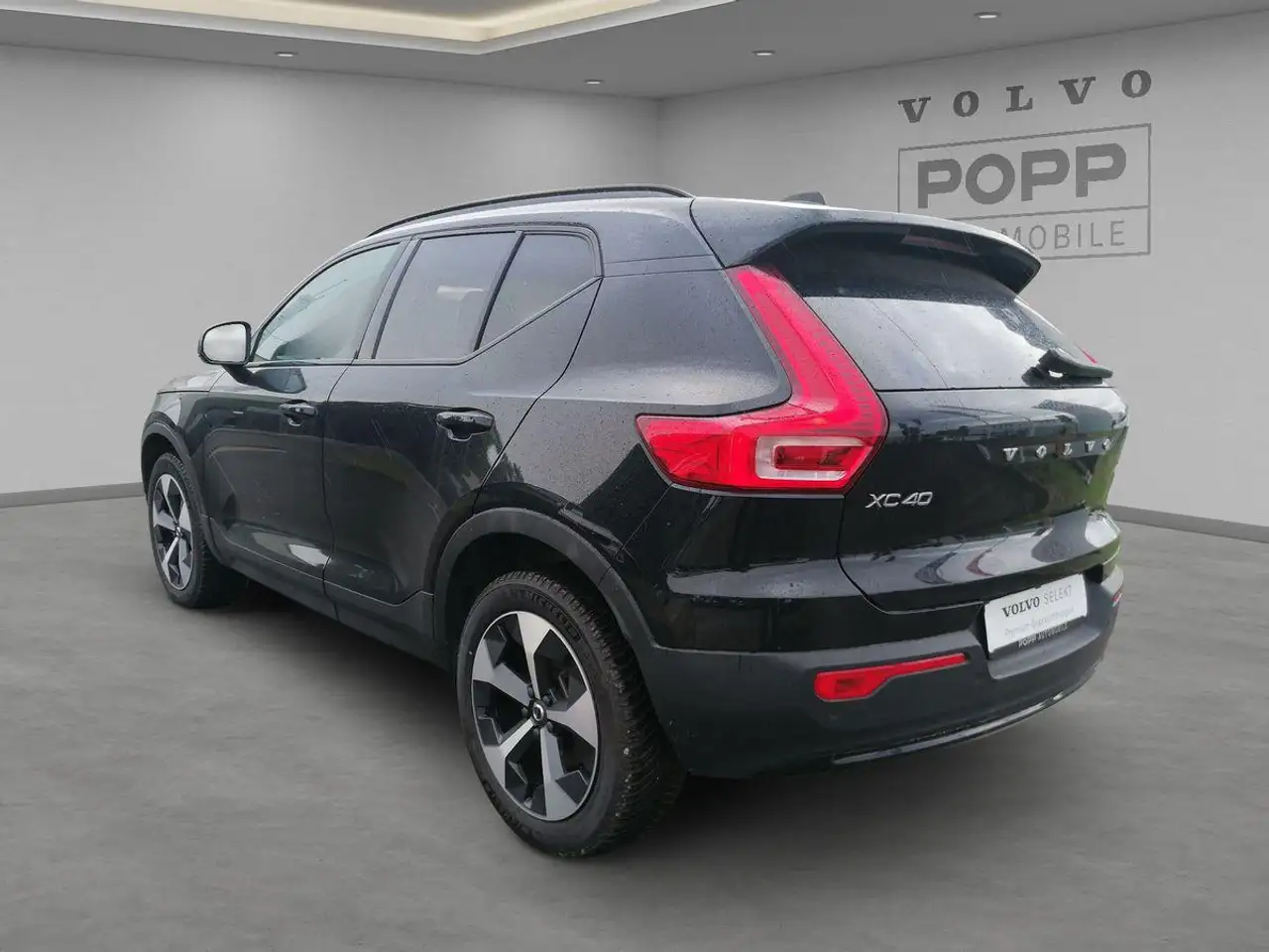 Volvo XC40 B3 FWD Plus Dark ACC CARPLAY CAM FHZ H&K — Vehicle gallery 3