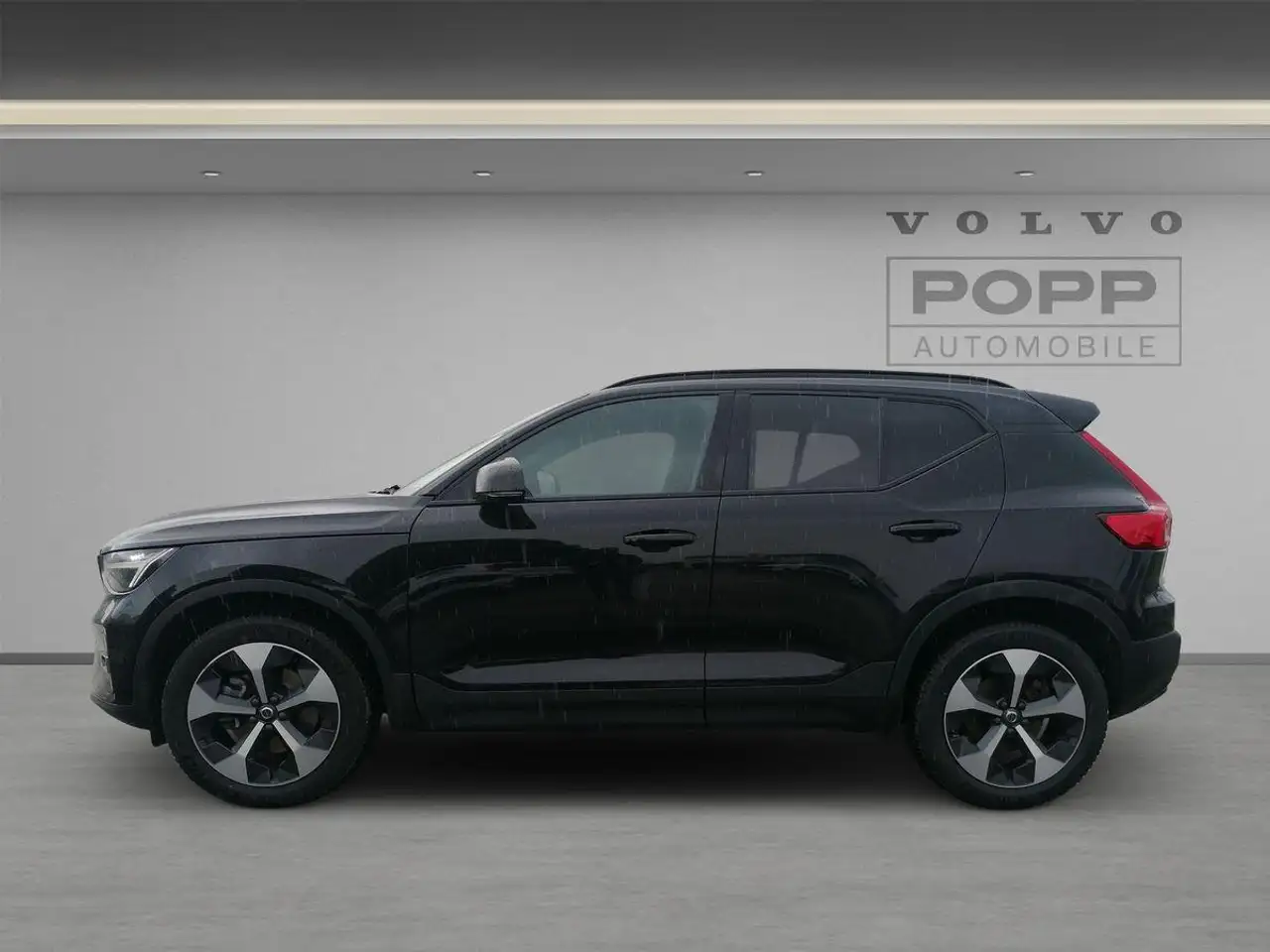 Volvo XC40 B3 FWD Plus Dark ACC CARPLAY CAM FHZ H&K — Vehicle gallery 2