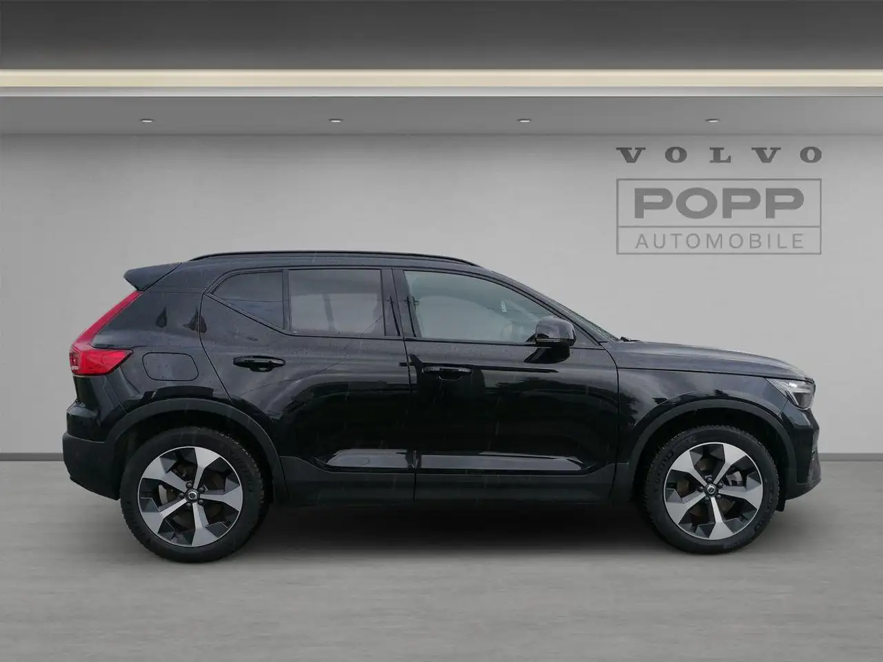 Volvo XC40 B3 FWD Plus Dark ACC CARPLAY CAM FHZ H&K — Vehicle gallery 6