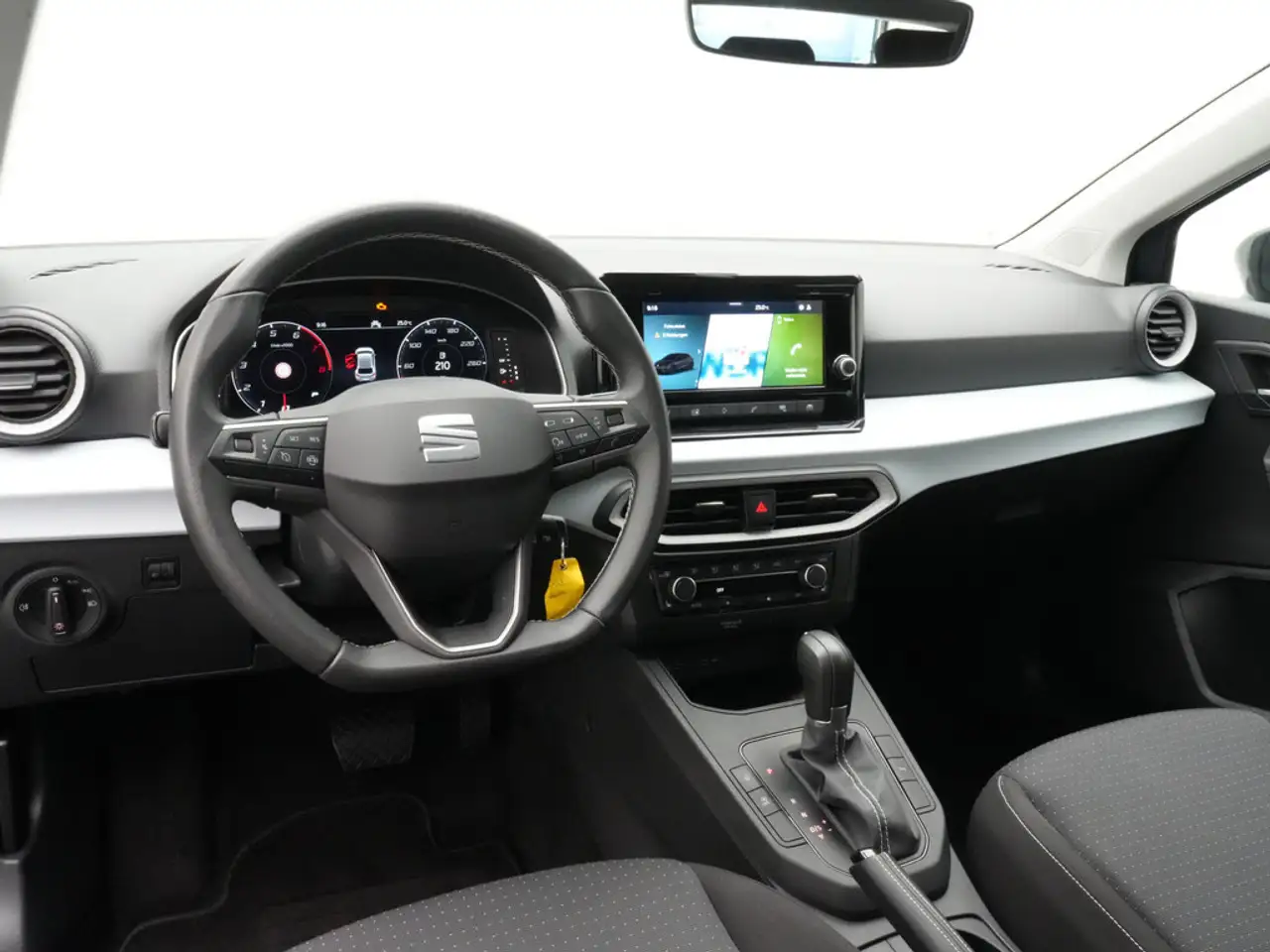 SEAT Ibiza Style Edition DSG PDC CARPLAY PORT NAVI — Vehicle gallery 6