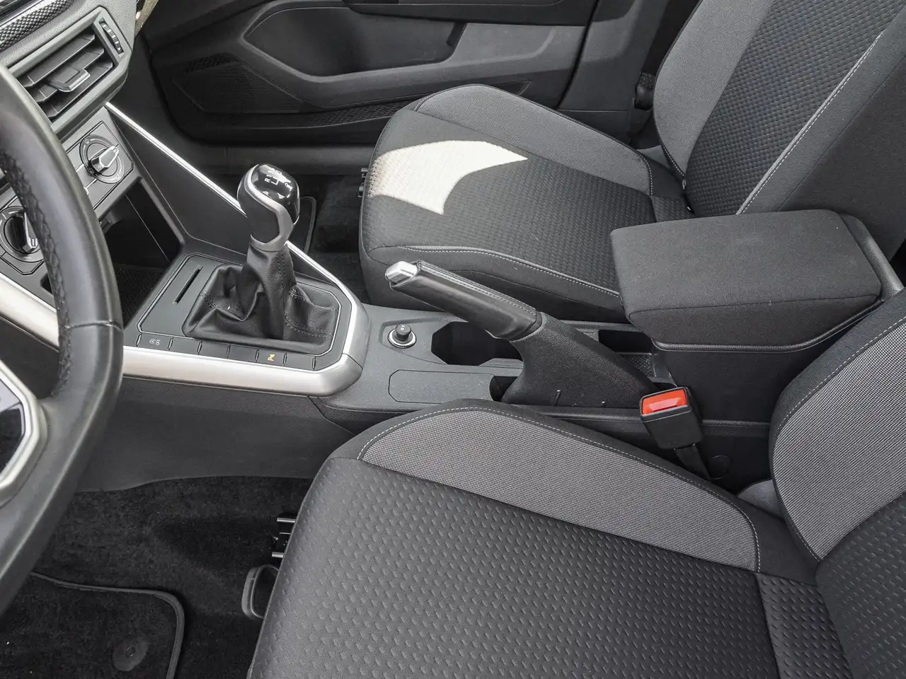 Volkswagen Polo 1.0 MPI Life LED PDC CARPLAY SPUR — Vehicle gallery 14