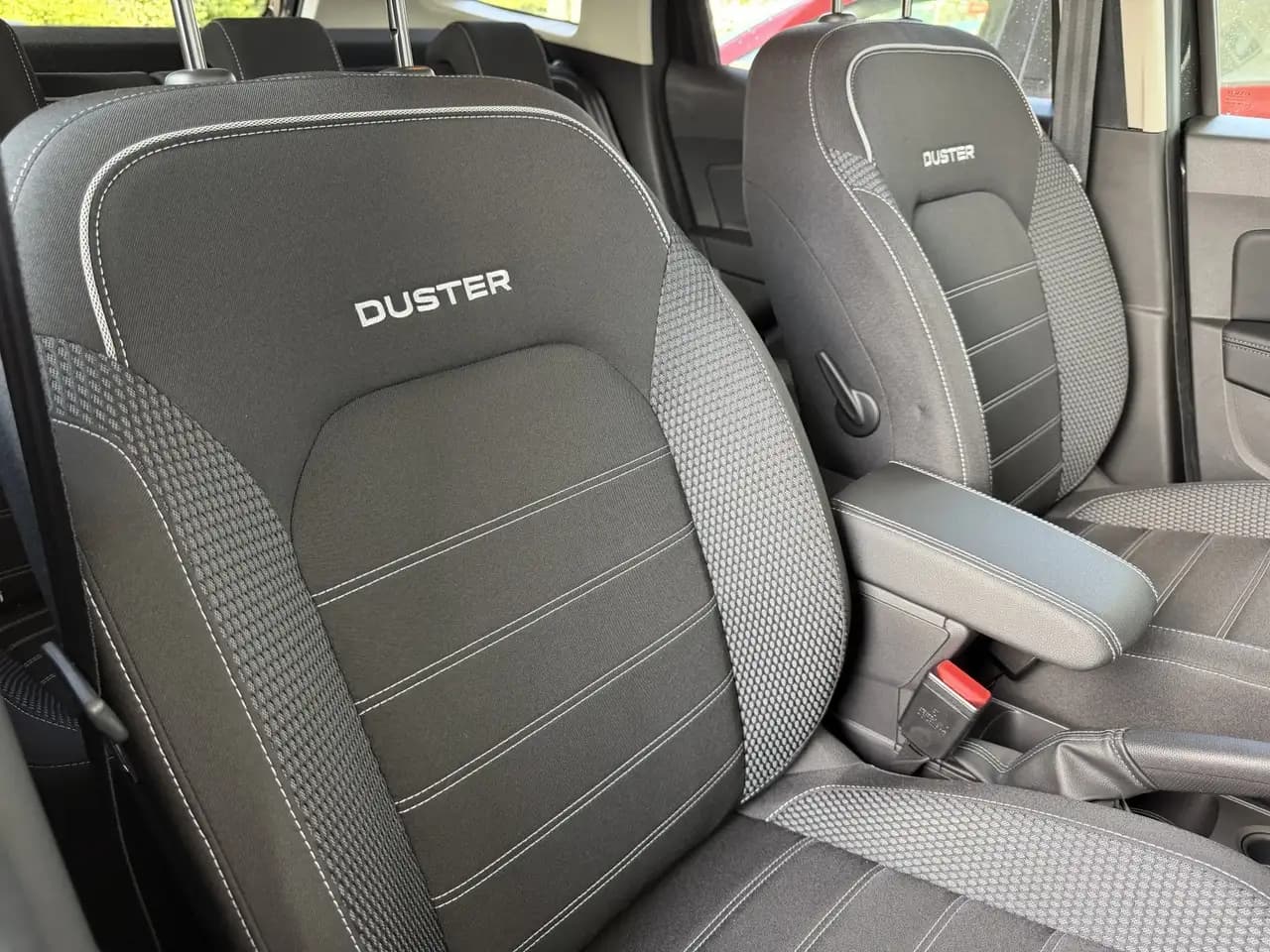 Dacia Duster II 1.3 TCe 150 Automatik Journey 2WD Sitzh. 1Hd. 1 — معرض صور السيارة 16