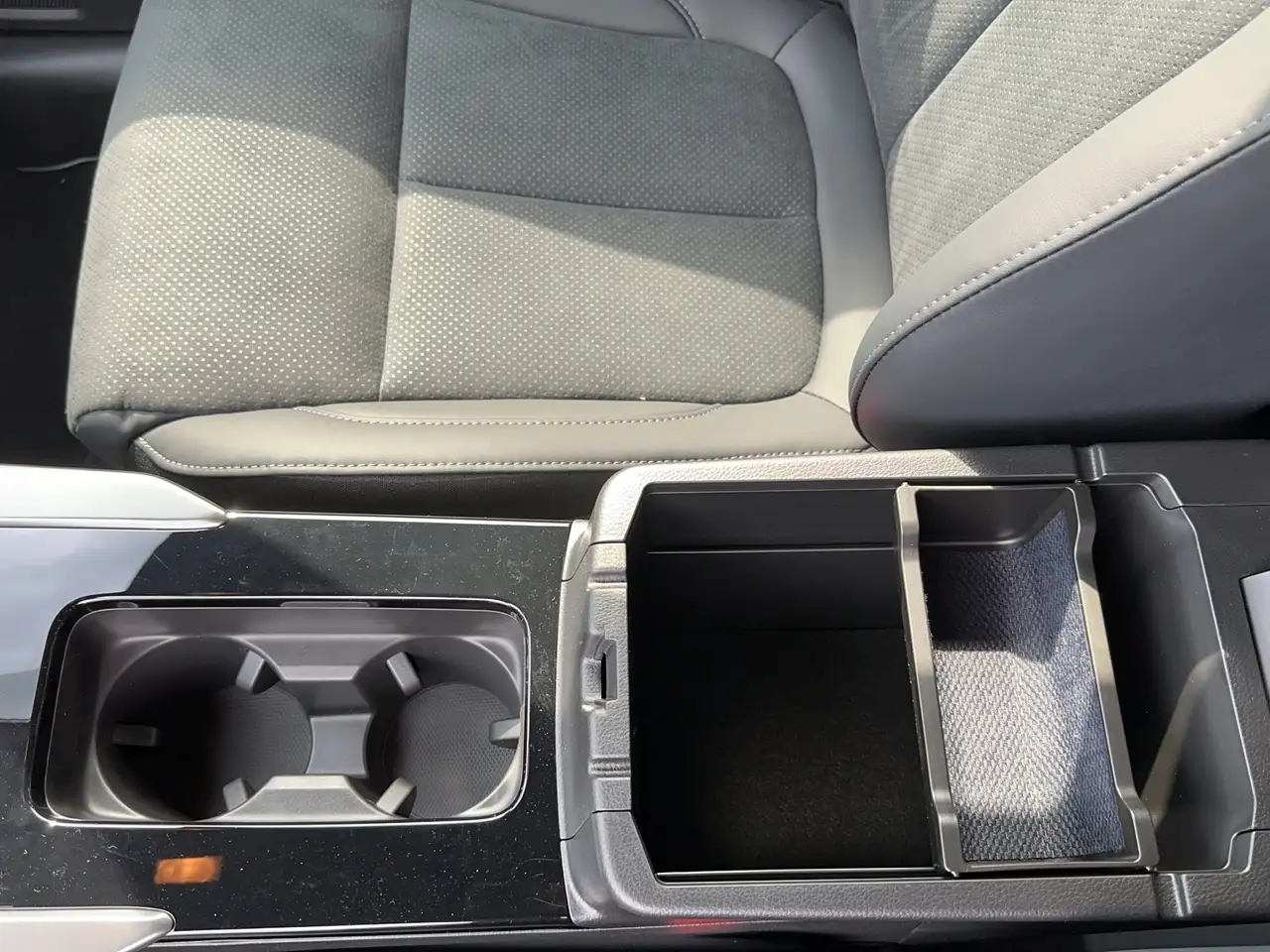 Mitsubishi Eclipse Cross Plus Select Black-Paket Plug-in Hybrid — Galería del vehículo 33