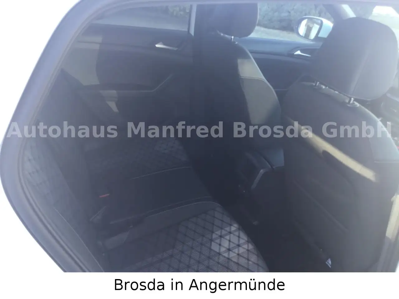 Volkswagen T-Cross 1.5 R-Line MATRIX KAM AHZ GJR 29% RABATT — معرض صور السيارة 10