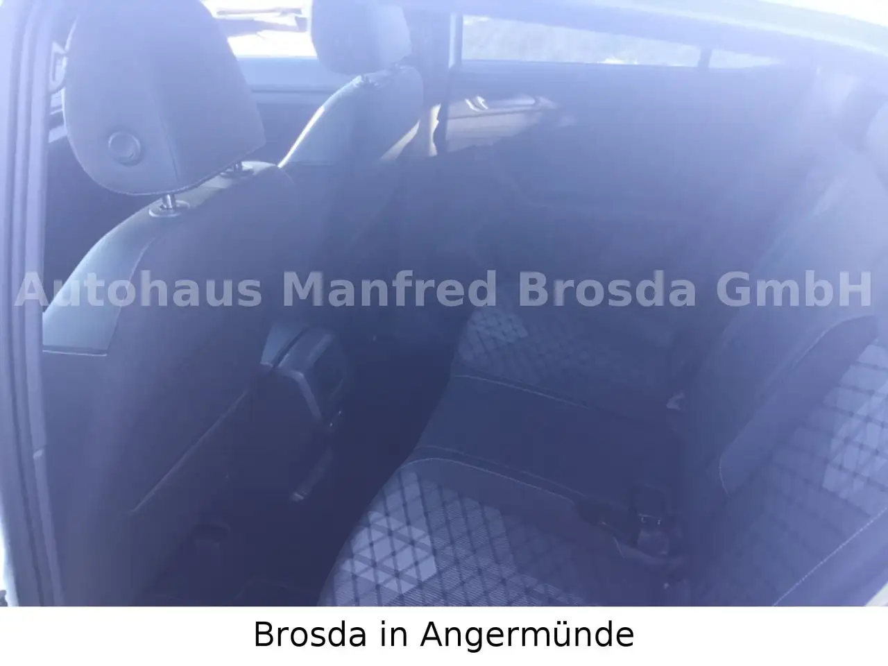 Volkswagen T-Cross 1.5 R-Line MATRIX KAM AHZ GJR 29% RABATT — معرض صور السيارة 12